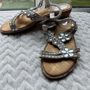 Elegant Silver Sandals with Crystal Embellishments